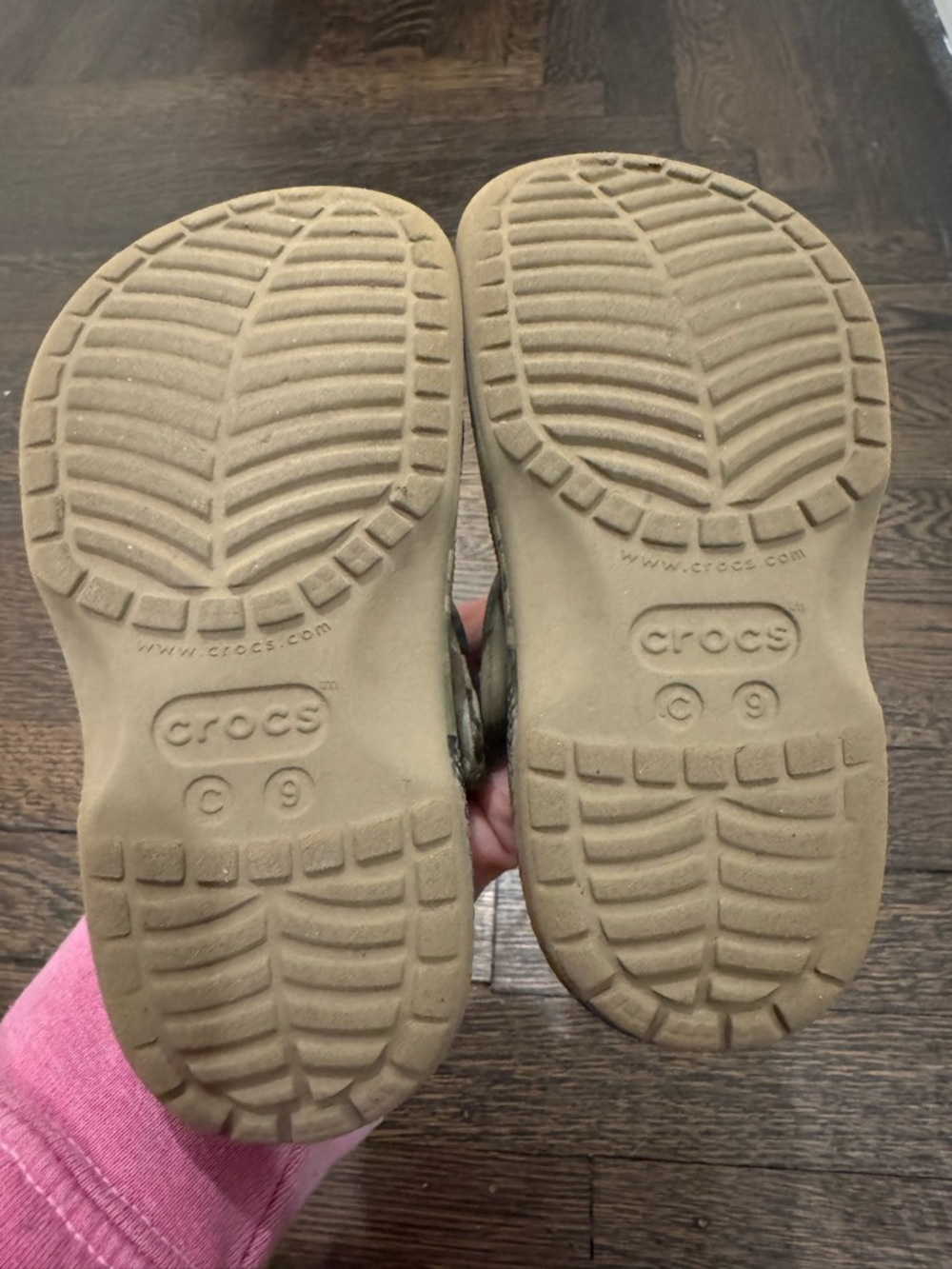 Camo Crocs. Size 9 toddler. - Picture 7 of 8